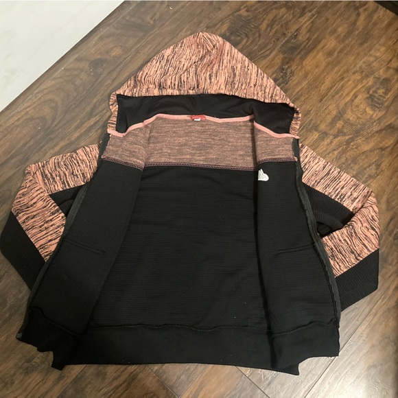 HEAVY 2 TONED (BLACK & CRANBERRY-ish) FITS COMPARABLE TO XL - Picture 2 of 4